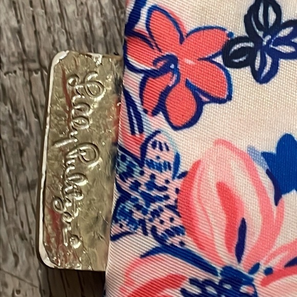 Lilly Pulitzer wristlet - Picture 2 of 8